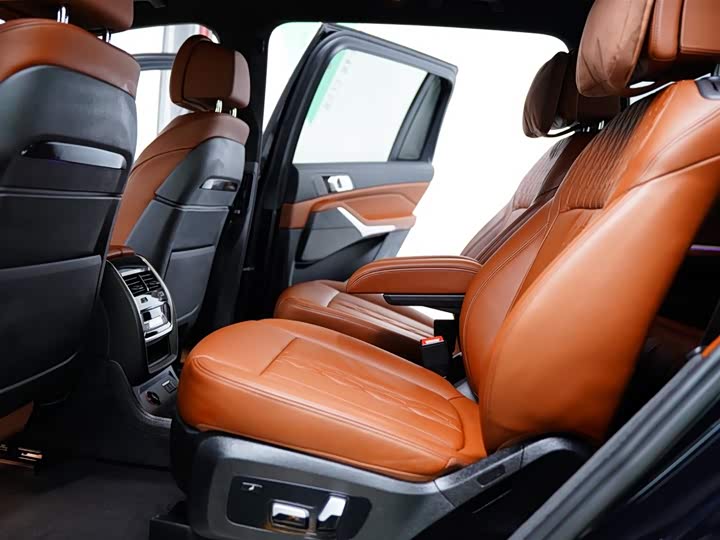 Фото 34 - BMW X7