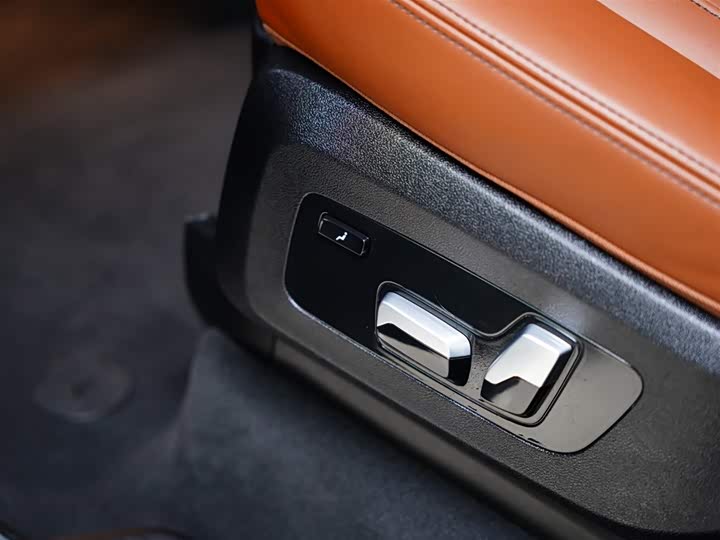 Фото 35 - BMW X7