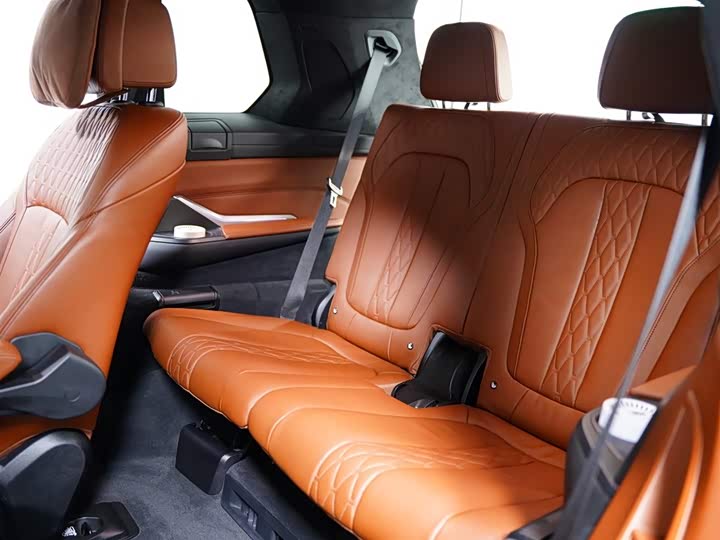 Фото 37 - BMW X7