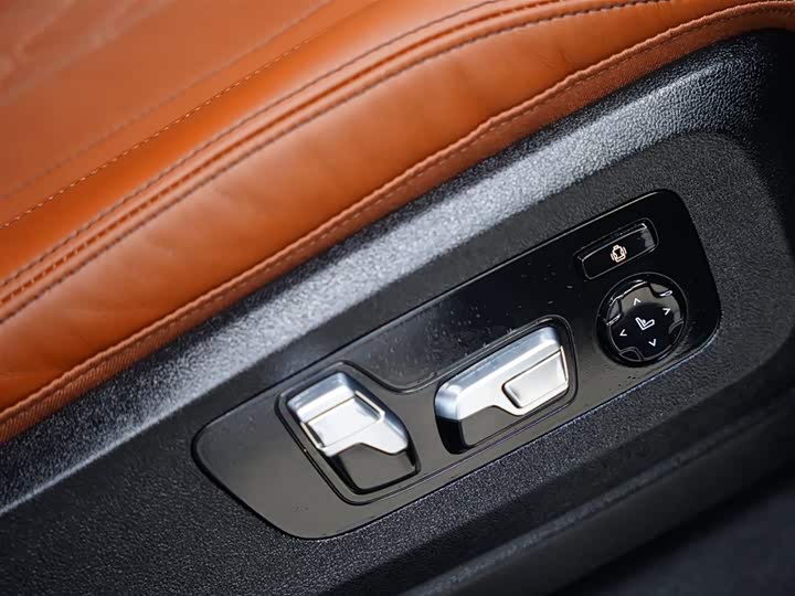 Фото 43 - BMW X7