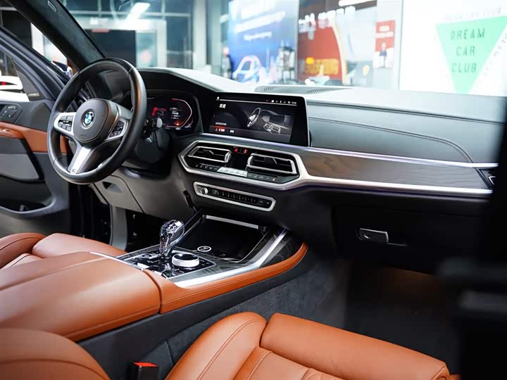 Фото 48 - BMW X7