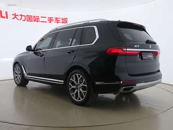 Фото 16 - BMW X7