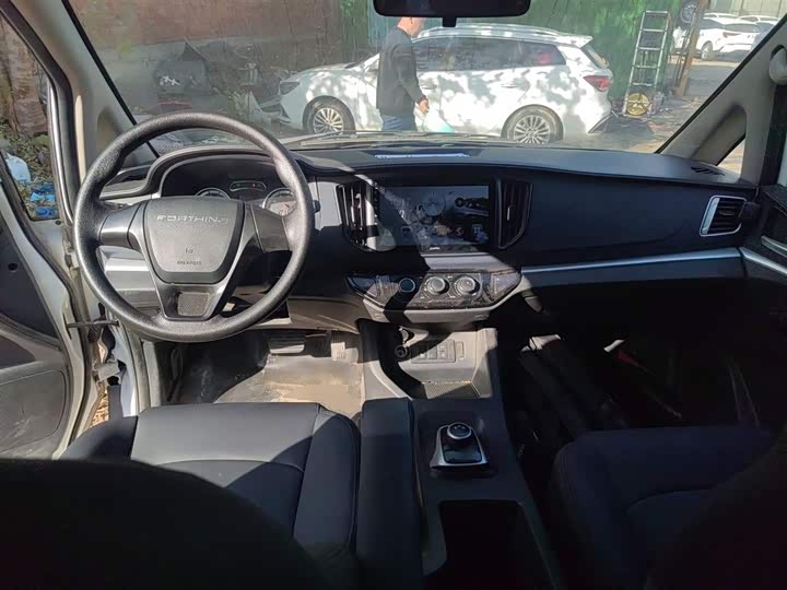 Фото 10 - Dongfeng Forthing Lingzhi M5 EV