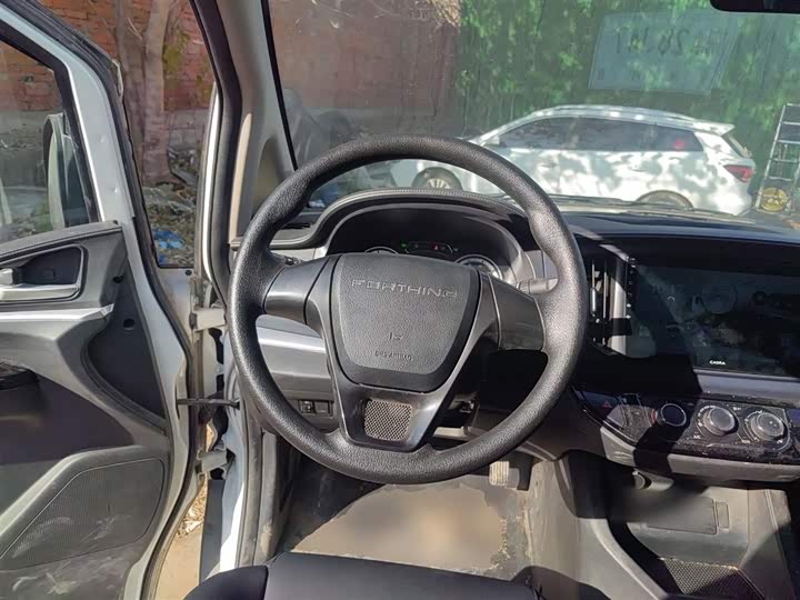 Фото 11 - Dongfeng Forthing Lingzhi M5 EV