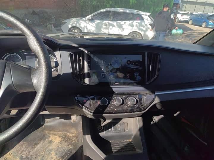 Фото 13 - Dongfeng Forthing Lingzhi M5 EV