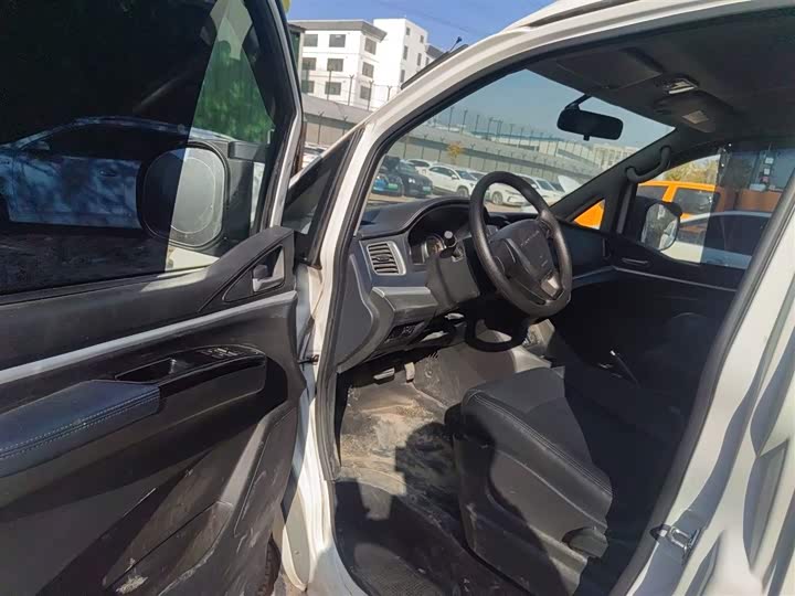 Фото 16 - Dongfeng Forthing Lingzhi M5 EV