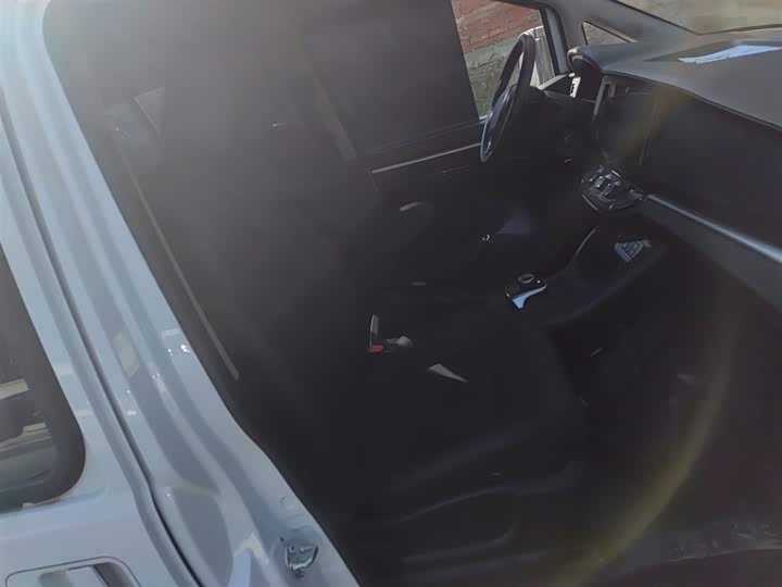 Фото 25 - Dongfeng Forthing Lingzhi M5 EV