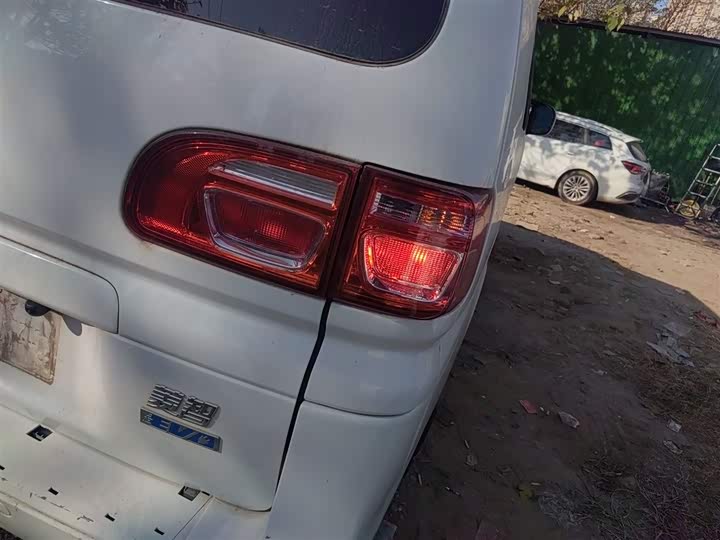 Фото 8 - Dongfeng Forthing Lingzhi M5 EV