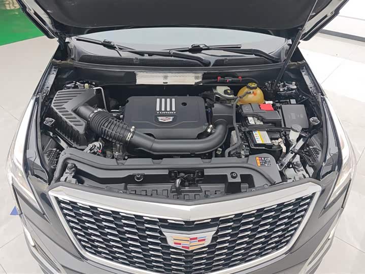 Фото 10 - Cadillac XT5