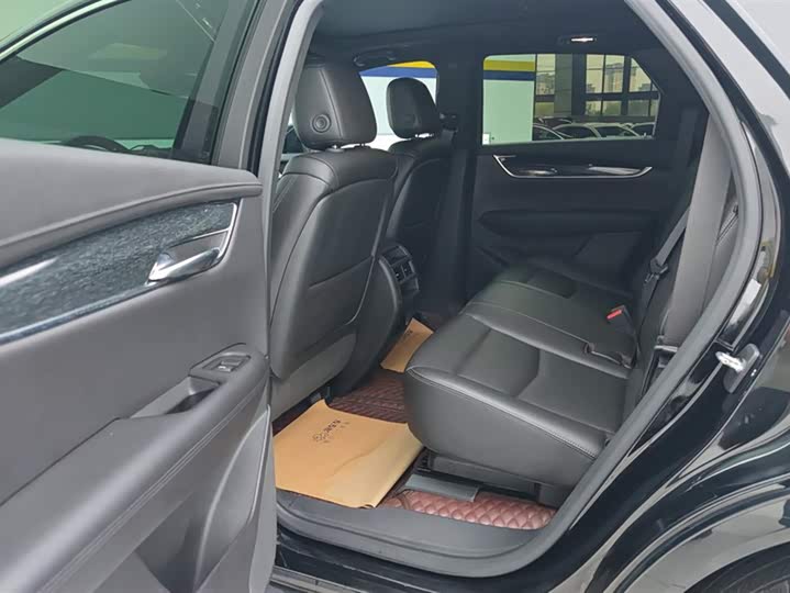 Фото 11 - Cadillac XT5