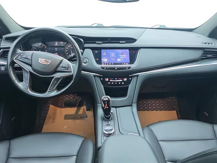 Фото 12 - Cadillac XT5