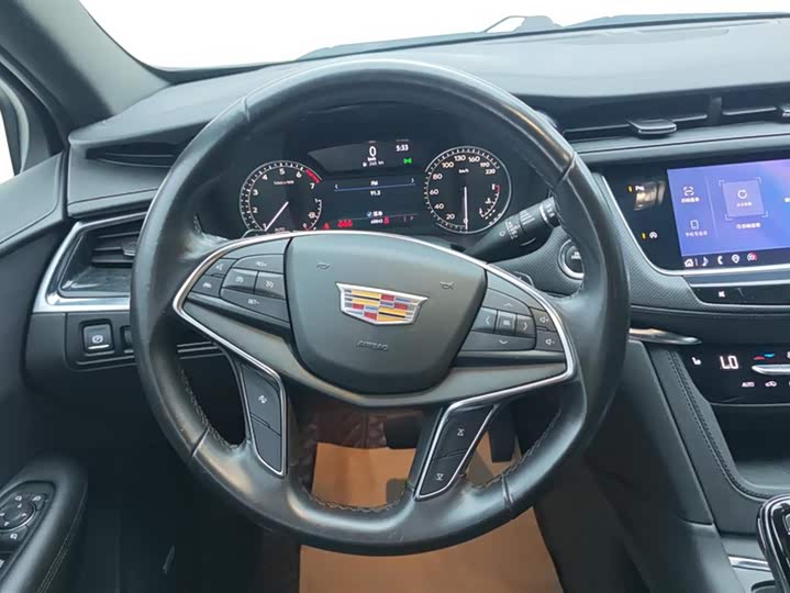 Фото 15 - Cadillac XT5