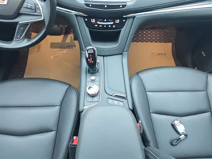 Фото 16 - Cadillac XT5