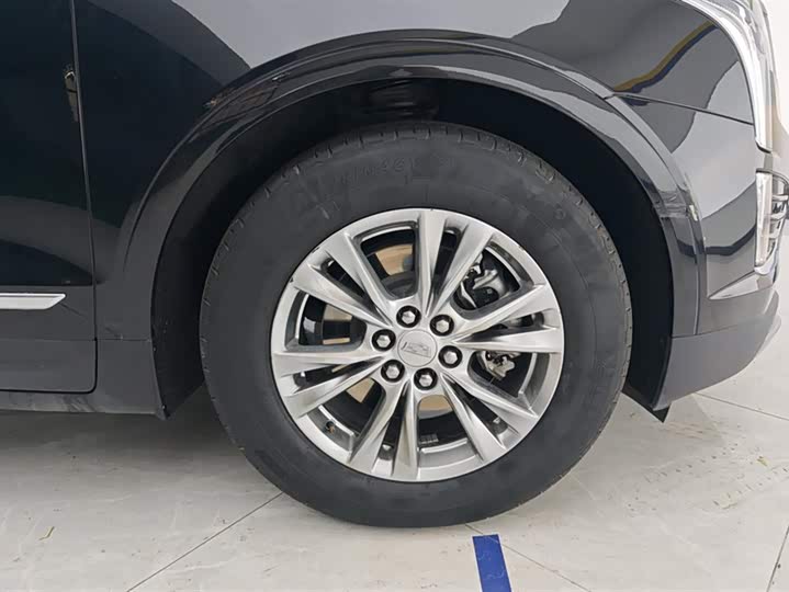 Фото 6 - Cadillac XT5