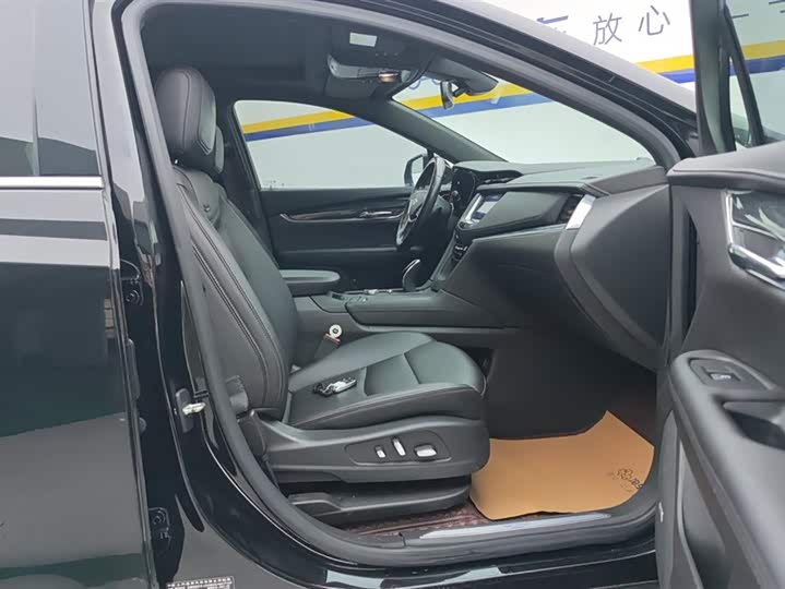 Фото 8 - Cadillac XT5