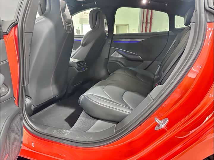 Фото 13 - Xiaomi SU7