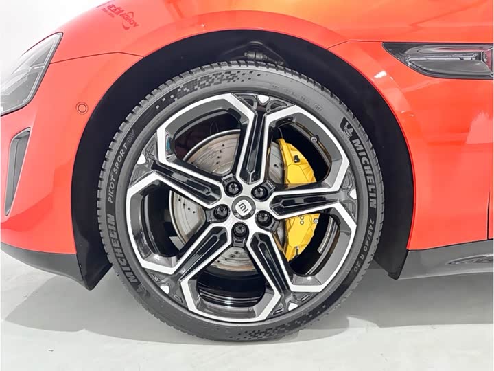 Фото 14 - Xiaomi SU7