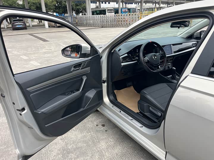 Фото 10 - Volkswagen Lavida