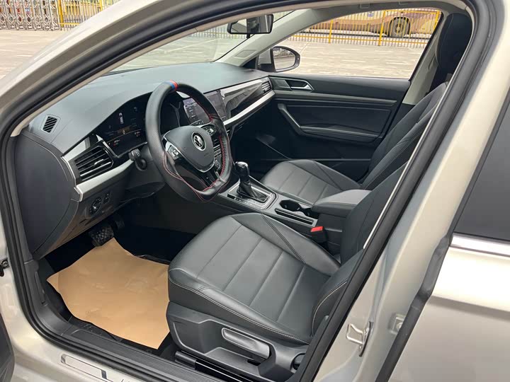 Фото 7 - Volkswagen Lavida