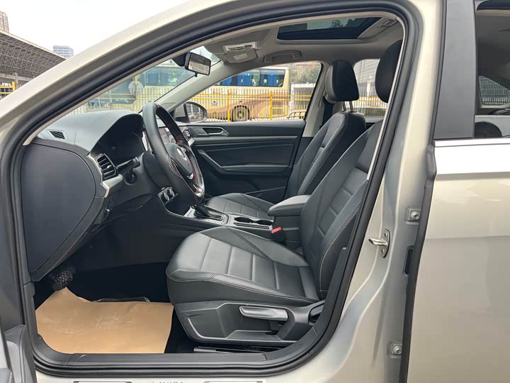 Фото 8 - Volkswagen Lavida