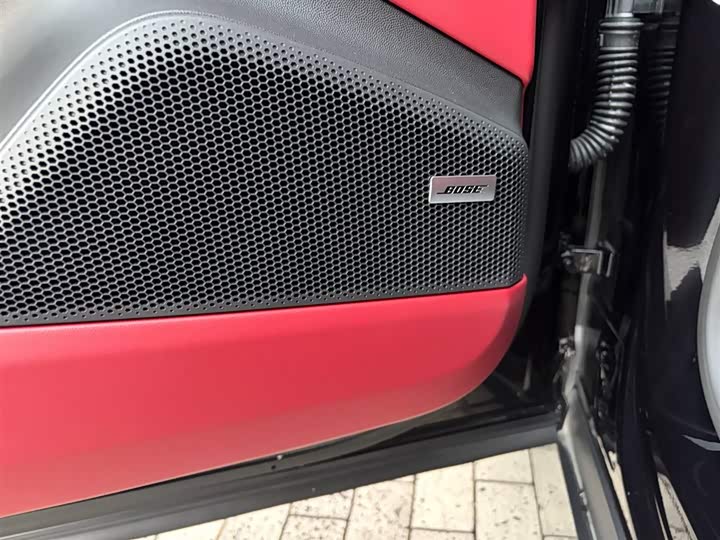 Фото 10 - Porsche Macan EV