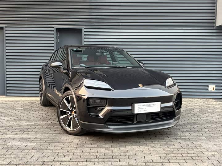 Фото 13 - Porsche Macan EV