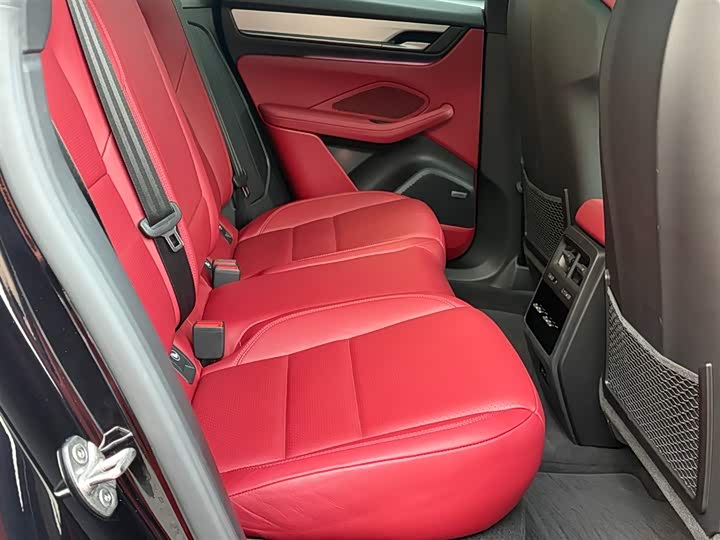 Фото 14 - Porsche Macan EV