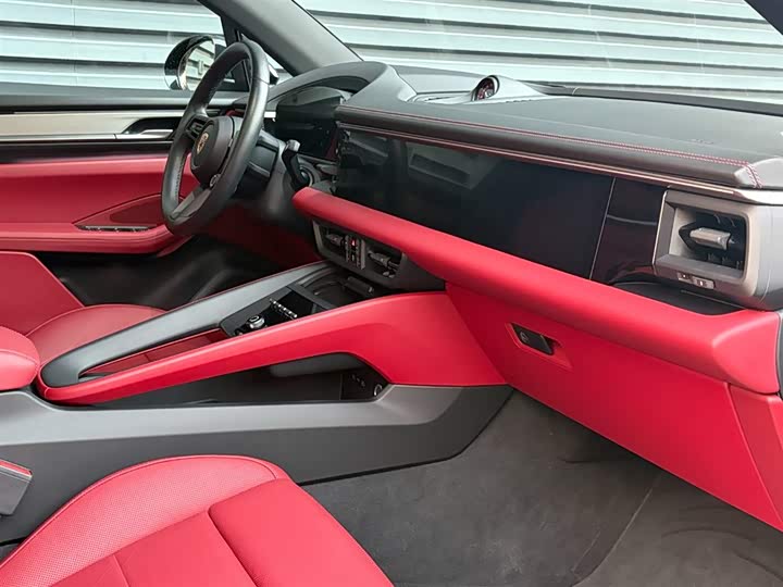 Фото 17 - Porsche Macan EV