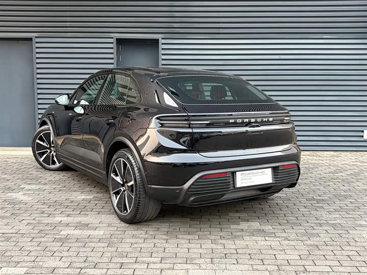 Фото 3 - Porsche Macan EV