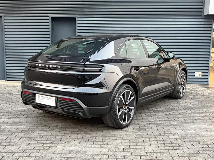 Фото 4 - Porsche Macan EV