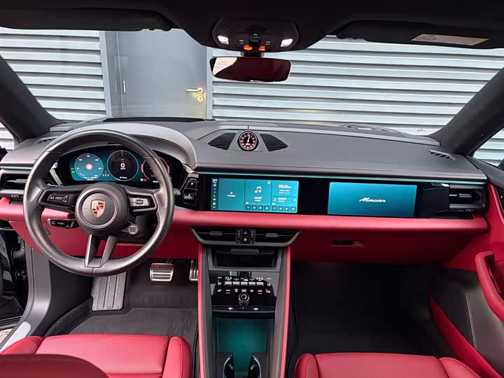 Фото 6 - Porsche Macan EV