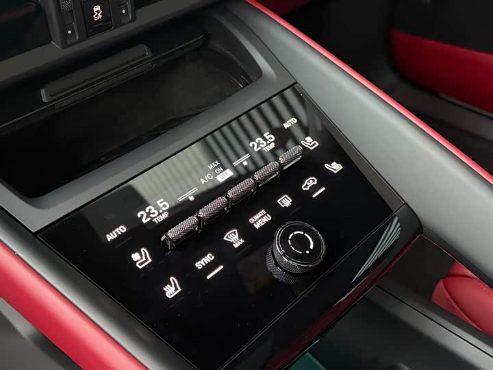 Фото 8 - Porsche Macan EV