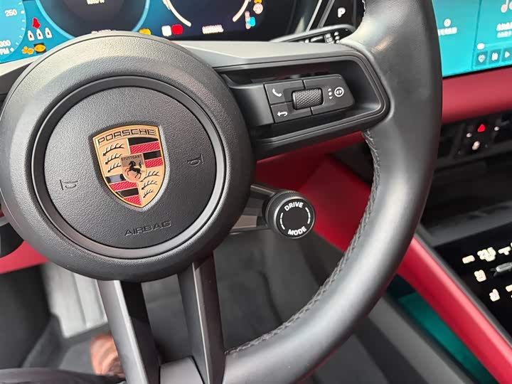 Фото 9 - Porsche Macan EV