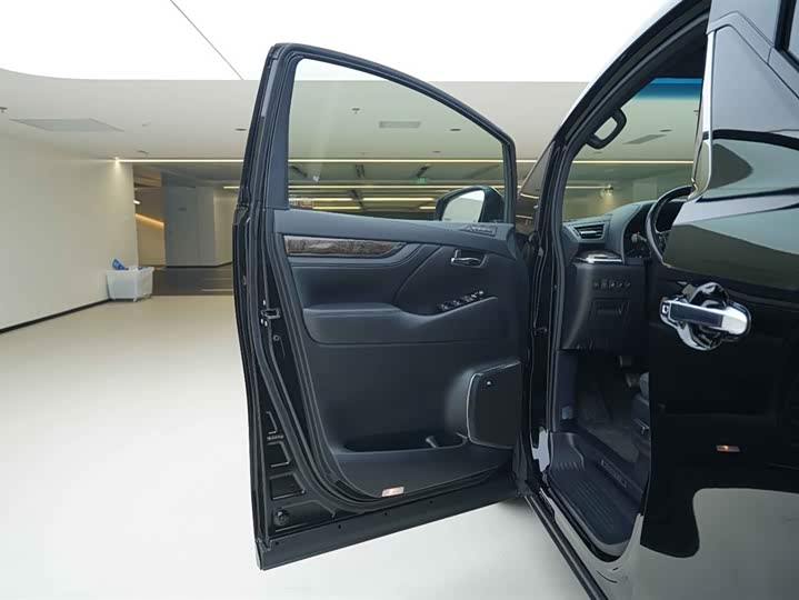 Фото 16 - Toyota Alphard