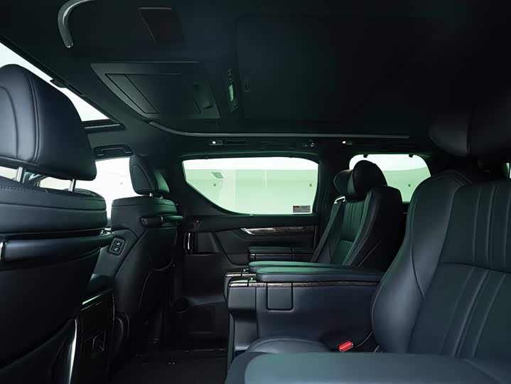 Фото 20 - Toyota Alphard