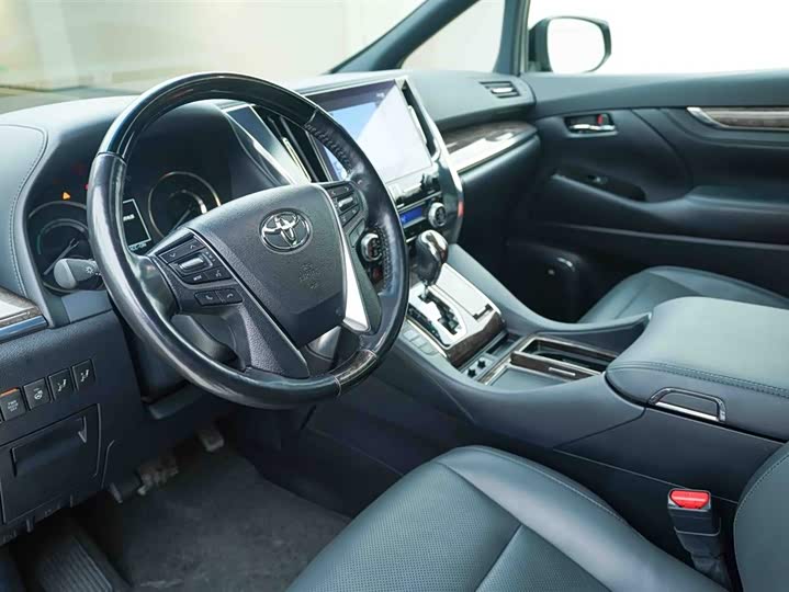 Фото 9 - Toyota Alphard