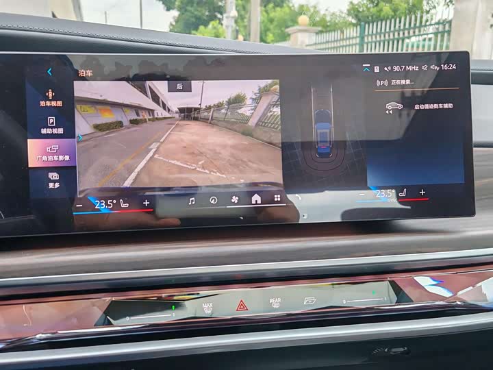 Фото 14 - BMW 7 Series