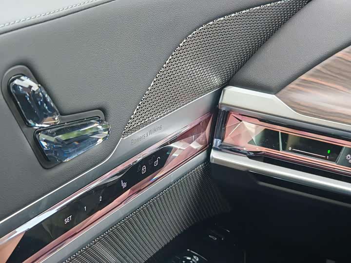 Фото 15 - BMW 7 Series