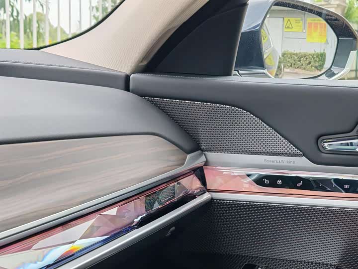 Фото 16 - BMW 7 Series