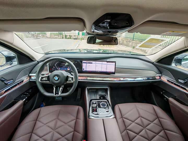 Фото 19 - BMW 7 Series