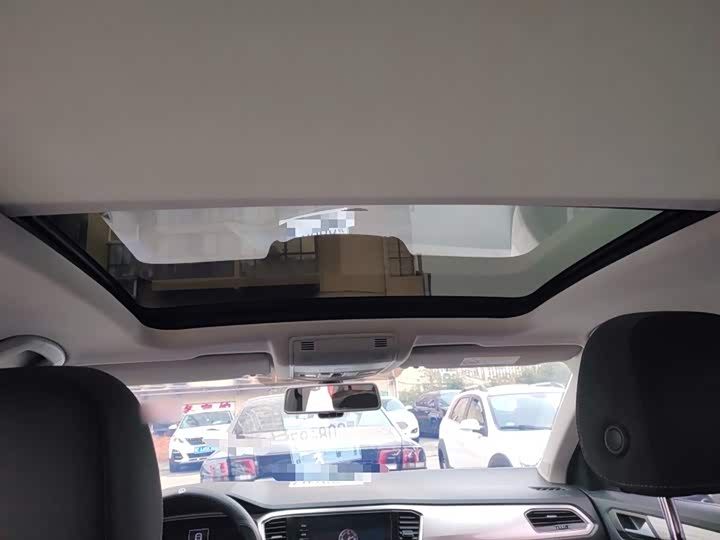 Фото 18 - Volkswagen T-Roc