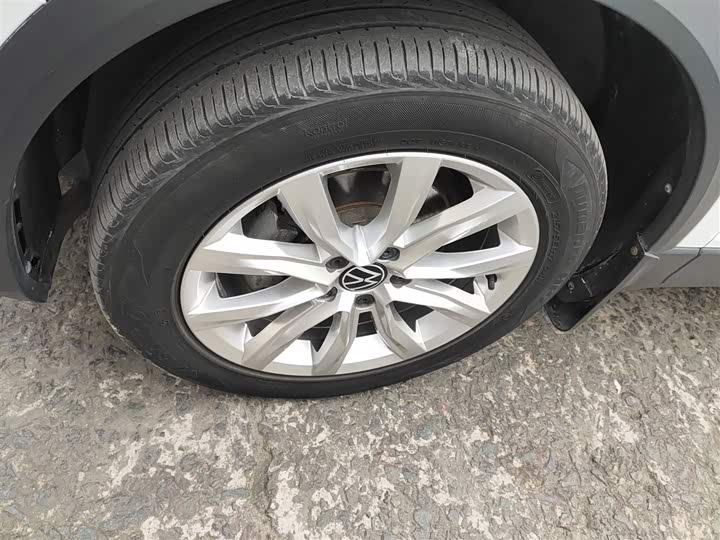 Фото 23 - Volkswagen T-Roc