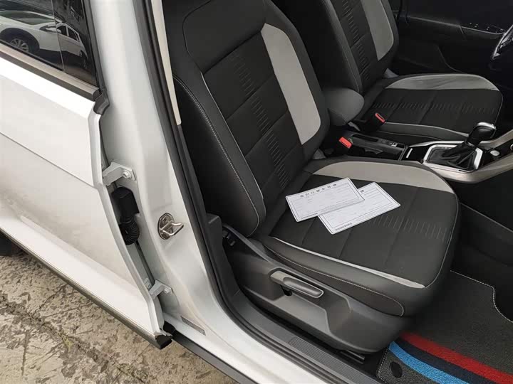 Фото 25 - Volkswagen T-Roc