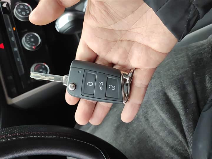 Фото 9 - Volkswagen T-Roc