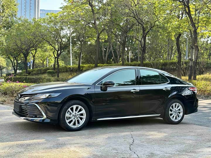 Фото 1 - Toyota Camry