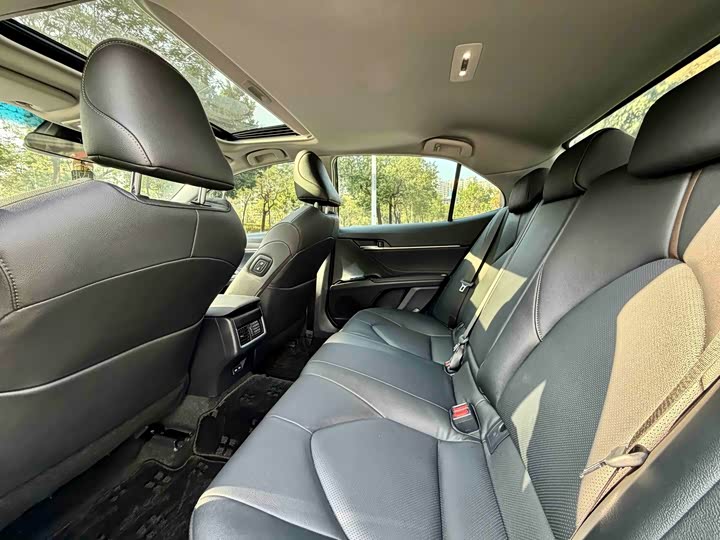 Фото 6 - Toyota Camry