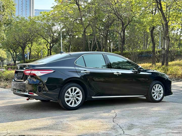 Фото 7 - Toyota Camry