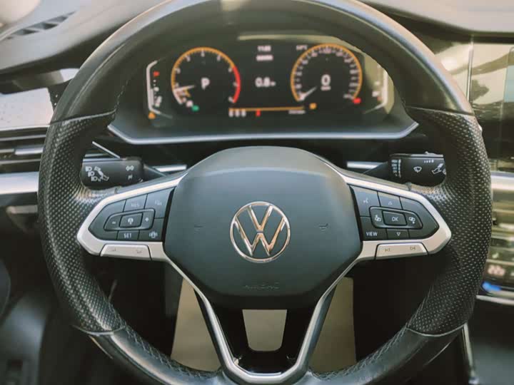 Фото 10 - Volkswagen Passat