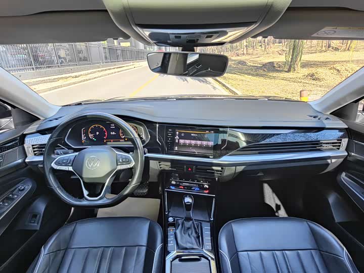 Фото 12 - Volkswagen Passat