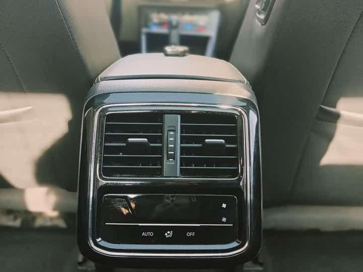 Фото 13 - Volkswagen Passat